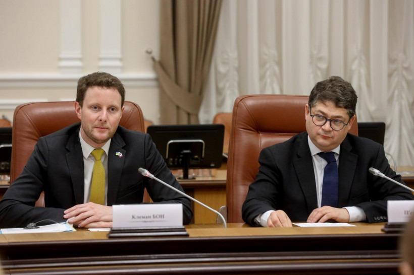 Prime Minister discusses rapid recovery projects with French Transport Minister